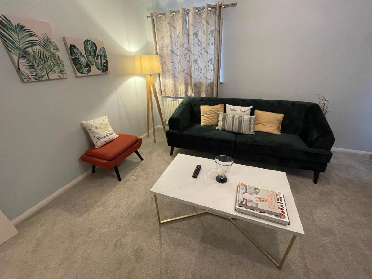 2 Bedroom Apartment Near Southfields Londres Extérieur photo