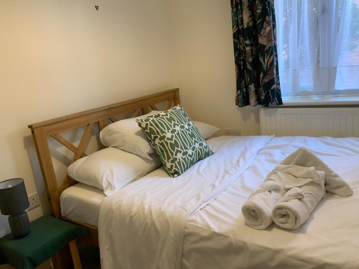 2 Bedroom Apartment Near Southfields Londres Extérieur photo