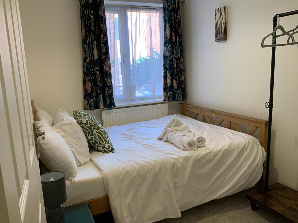 2 Bedroom Apartment Near Southfields Londres Extérieur photo